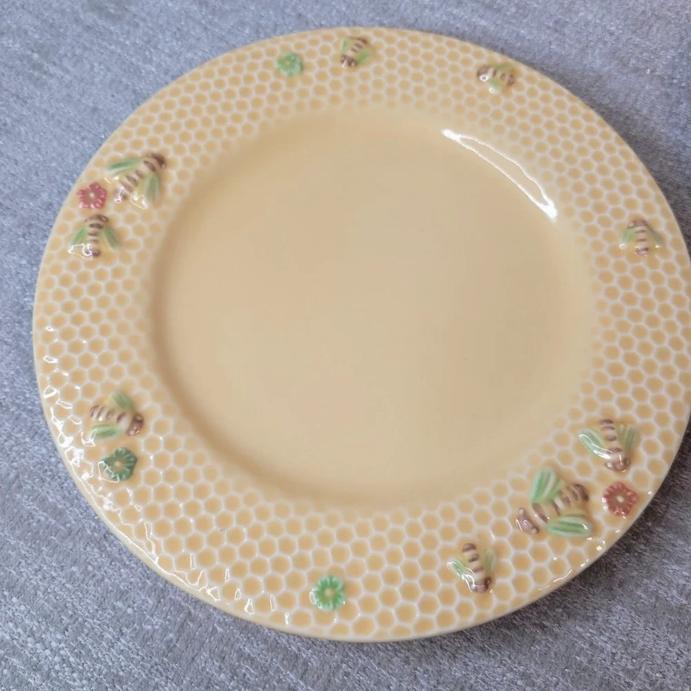 Williams Sonoma Honeybee Salad Plates Set of 4 w/ Hat Box RARE Bee Stoneware NEW